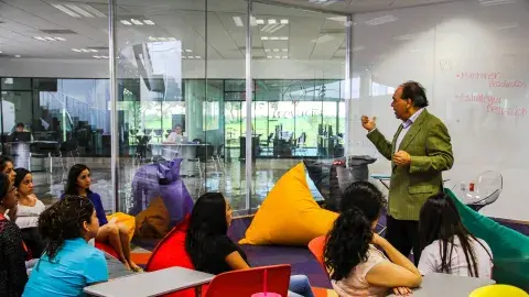 Más de 40 años de este maestro inspirando vidas en el Tec