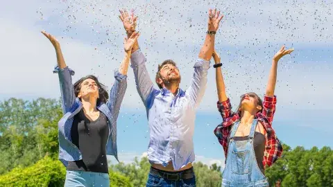 Esto te hace feliz, según el padre de la psicología positiva 