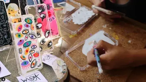 Pinceladas con visión: Mariana crea Mora Studio