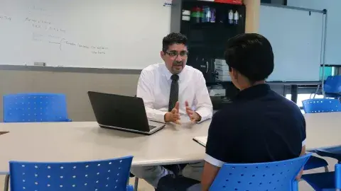 De niño soñaba con ser ingeniero y hoy crea inteligencia artificial