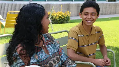 Su sueño de erradicar el cáncer lo lleva a ganar beca en el Tec