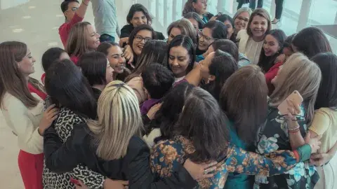 ¡Abrazo de sororidad! Publicarán historias inspiradoras de Mujeres Tec