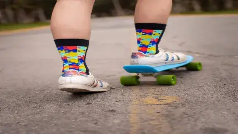 ¡Se pintan de azul! Alumna y EXATEC buscan becar a niños con Autismo 