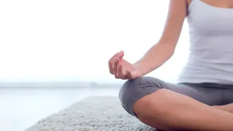 Empieza en el mundo del yoga con estas 3 poses para principiantes