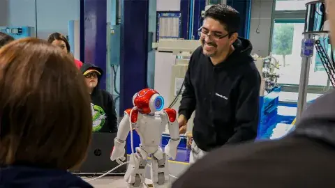 ¡Pasión y compromiso! Así inspira a sus estudiantes