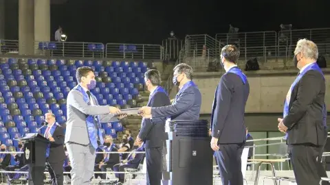 Cumplen sueño de graduación presencial en campus Monterrey
