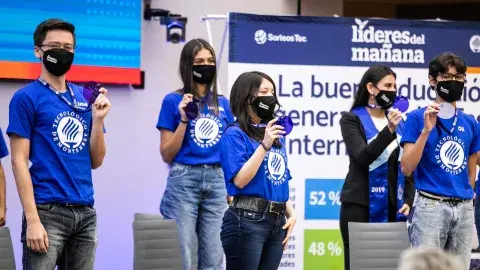 Entra al Tec 8va camada de Líderes del Mañana, jóvenes becados al 100%
