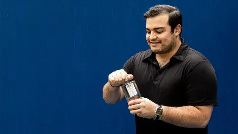 Profesor Tec crea botella 25 veces más biodegradable que el PET normal