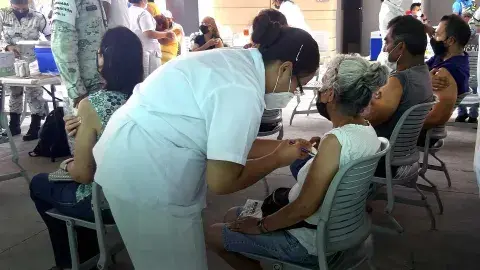 Aplicarán 50 mil vacunas contra COVID-19 en Tec de Monterrey