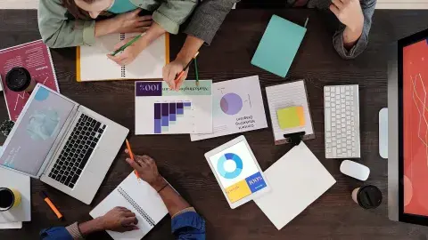 Alumnos presentan estrategia comercial a Aeroméxico y Chocolate Ibarra