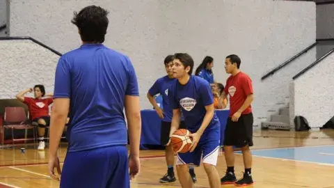¡Encesta en grande! Egresado Tec en liga profesional de baloncesto