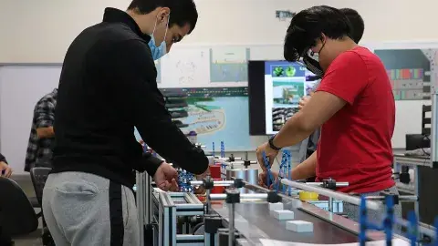 Alumnos Tec crean cadena de suministro con simulación en laboratorio