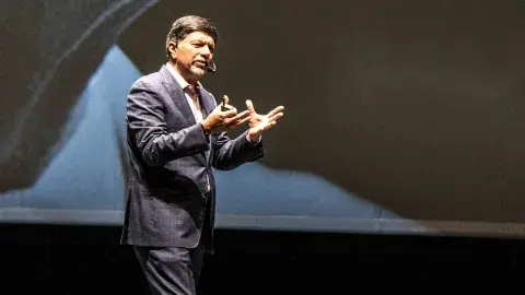 ¿La empresa donde laboras te puede sanar? Raj Sisodia piensa que sí