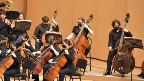 ¡A tocar! Joven mexicana forma parte de orquesta coreana