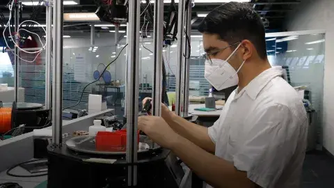 Obtiene Premio Estatal de la Juventud de NL por su aporte a la salud