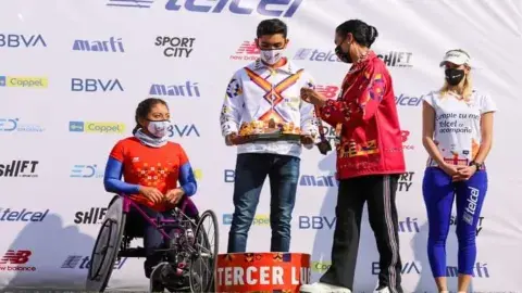 ¡Aguerrida! Colaboradora de Tec Puebla sube al podio en Maratón CDMX
