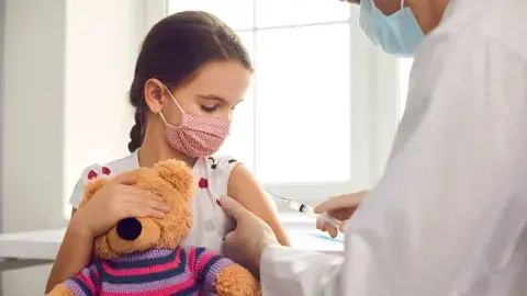 ¿Qué debes saber antes y después de vacunar a tu hijo vs COVID-19?