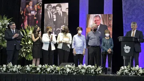 Reconocen legado de Ramón de la Peña Manrique