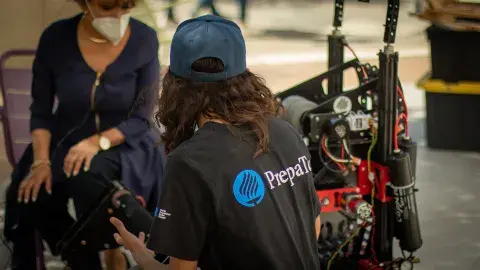 ¡Con el chip listo! PrepaTec Puebla presenta robot para reto FIRST