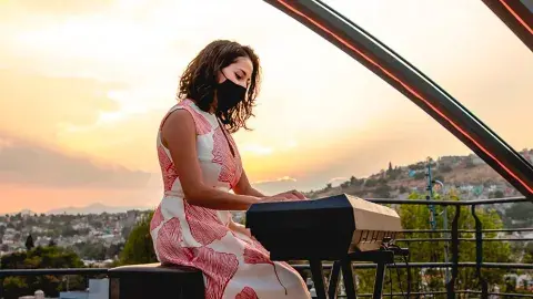 Música, teatro y baile: así es la egresada Tec emprendedora en el arte
