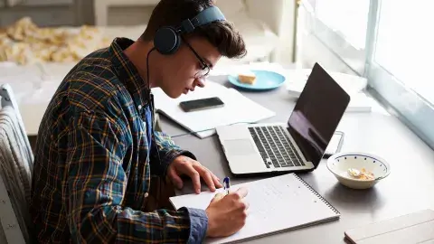 ¿Tendrás que estudiar desde casa? 15 tips para tus clases en línea