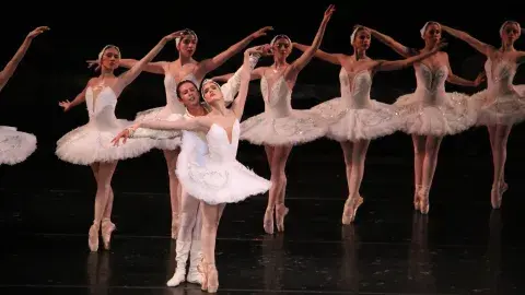 ¡Amor y magia! Orquesta del Tec acompaña al “Lago de los cisnes”