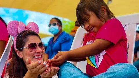Profesionista, mamá y activista social: conoce a esta EXATEC