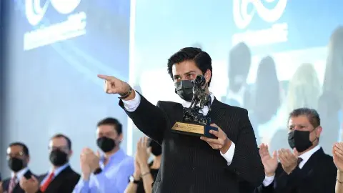 Reconocen trayectoria de futuros egresados en Por Siempre Tec Santa Fe