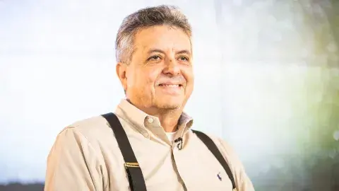 Cipriano Santos, el profesor que encontró alas en las matemáticas