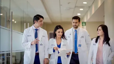 Oncóloga del Tec recibe premio internacional a su labor como mentora