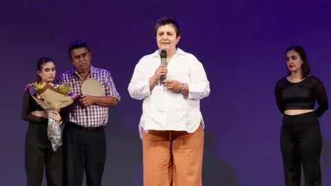 Música, baile y escenario, la inspiración de un formador estudiantil