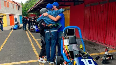 Estudiantes Tec ganan 1er lugar nacional con coche diseñado desde cero