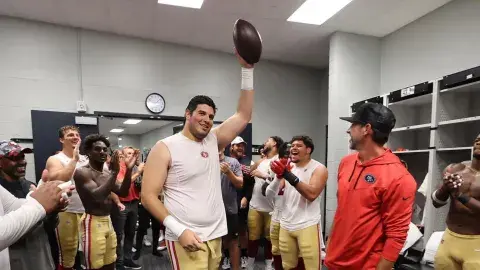 ¡Poder mexicano! Alfredo Gutiérrez es reconocido por 49ers en su debut