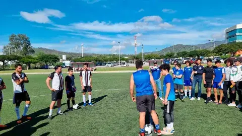Futbol en libertad: juegan exreclusos y alumnos de PrepaTec Sta. Anita