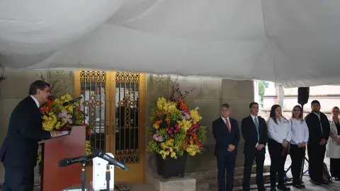 Recuerdan a líderes del Tec de Monterrey con guardia de honor