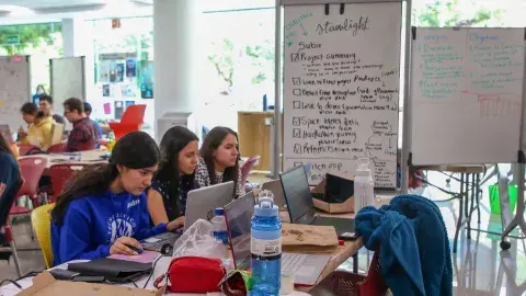 Alumnas Tec son finalistas en el Hackathon mundial de la NASA