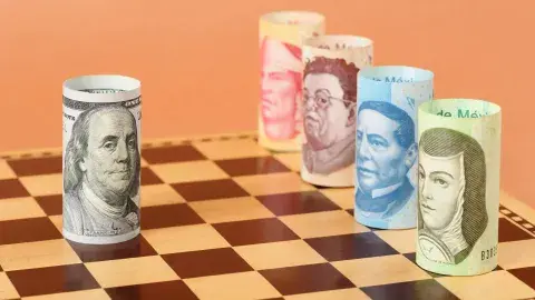 6 tips para aprovechar la depreciación del dólar y el "súper peso"