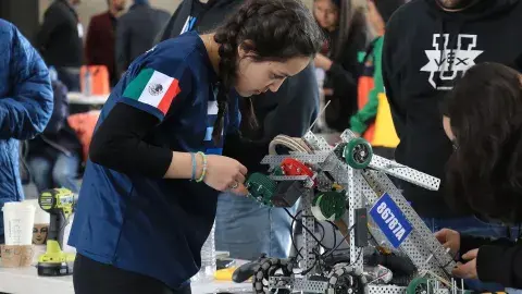 ¡Girl robot! Alumnas de PrepaTec compiten en torneo de robótica