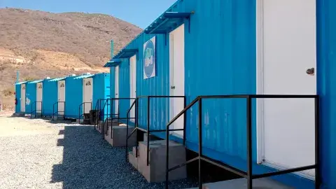 ¡Egresado Tec crea hoteles móviles a partir de materiales reciclados!