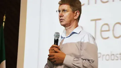 Dialogan sobre beneficios de medios digitales al medio ambiente