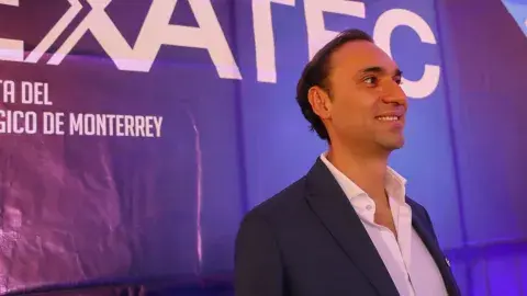 Egresado zacatecano recibe el premio al Mérito EXATEC 2023