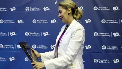 Labor social vs el hambre en NL le da mérito a Profesora Inspiradora
