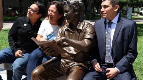 Inmortalizados: Tec devela estatuas en honor a profesores y profesoras