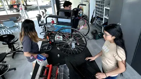 Alumnos de PrepaTec Puebla crean silla de ruedas de bajo costo