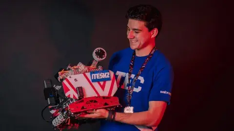 ¡Triple premio! Mexicanos llegan a semifinales en mundial VEX Robotics