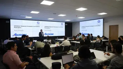 ¡Aprenden con Akron! Alumnos de Tec GDL crean estrategias de negocios