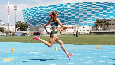 ¡Récord! EXATEC Paola Morán rompe marca en 400 metros planos