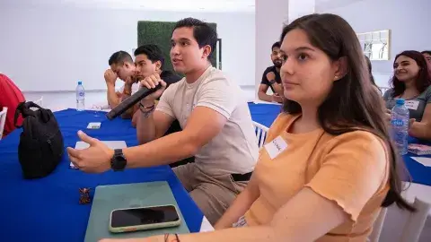 Egresados de Hidalgo se incorporan a la industria global de auditoría 