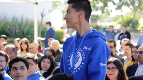 Joven leonés lucha por la educación de calidad en su comunidad