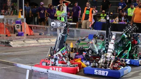¡Calientan motores! Equipos de robótica se enfrentan previo a FIRST